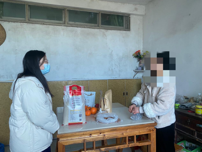 浙江衢州：走访慰问已转化邪教人员 传递关爱正能量 (1)354.png